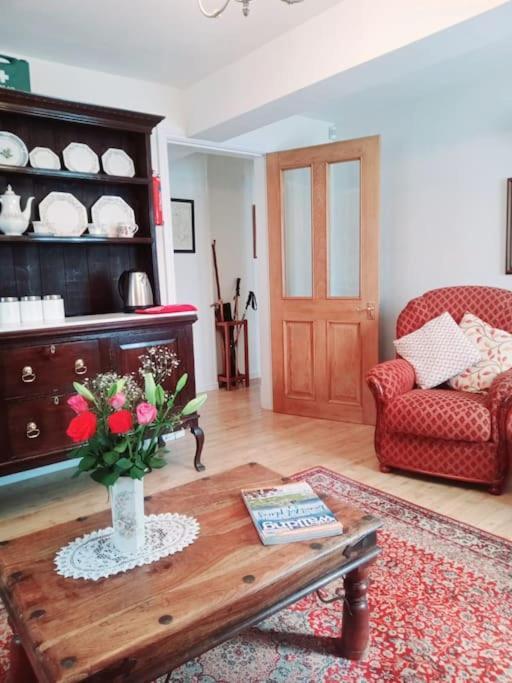 Charming, Wonderfully Cosy One Bedroom Apartment Giggleswick Bagian luar foto