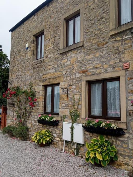 Charming, Wonderfully Cosy One Bedroom Apartment Giggleswick Bagian luar foto