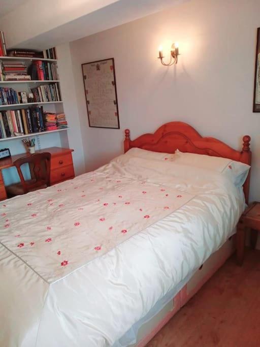 Charming, Wonderfully Cosy One Bedroom Apartment Giggleswick Bagian luar foto