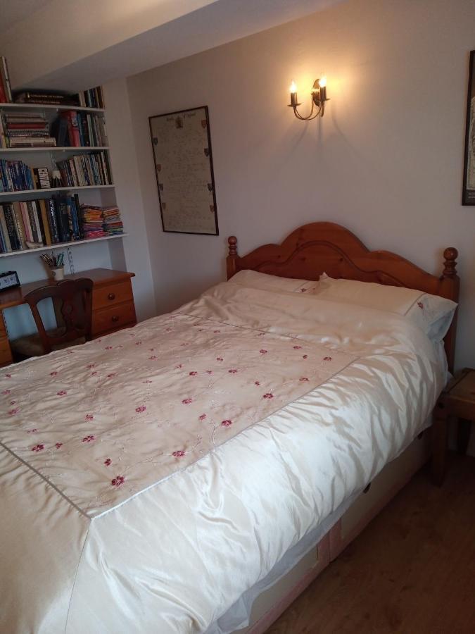 Charming, Wonderfully Cosy One Bedroom Apartment Giggleswick Bagian luar foto